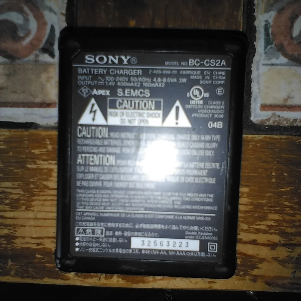 Sony BC-CS2A Battery Charger AA AAA